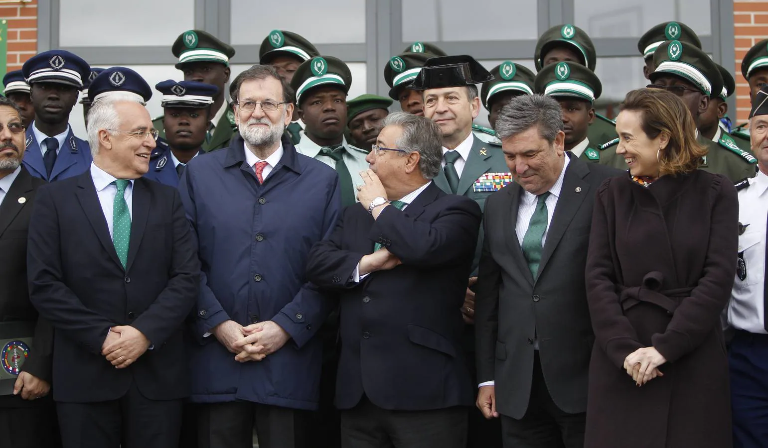 El presidente del Gobierno, Mariano Rajoy, ha presenciado un simulacro de una operación antiyihadista en el Polígono de Experiencias para Fuerzas Especiales de la Guardia Civil (PEFE), en Logroño, que ha inaugurado oficialmente junto al ministro de Interior, Juan Ignacio Zoido.