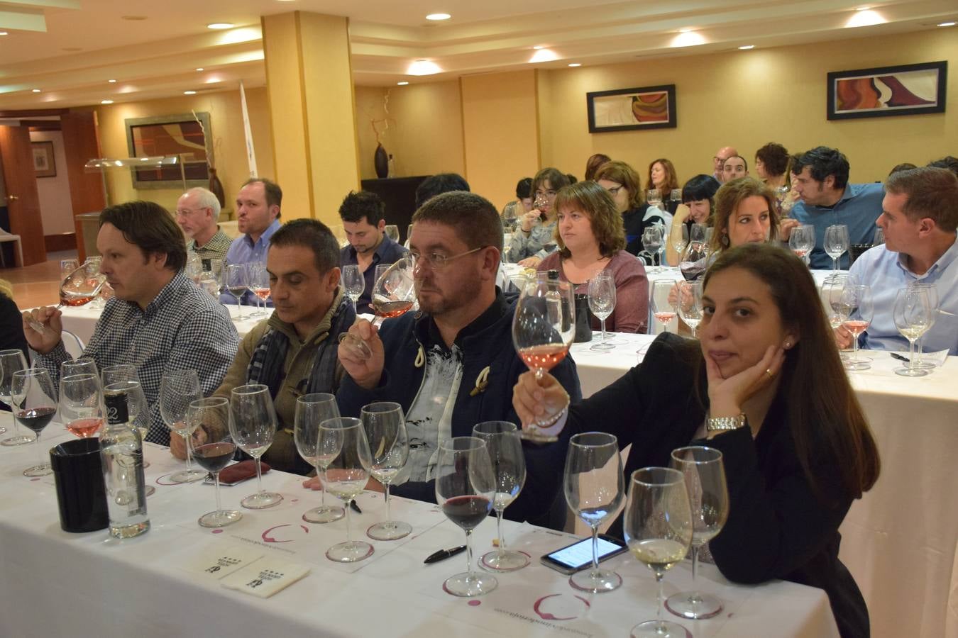 Félix Martínez, de Bodegas Martínez Corta, presentó sus vinos en el Club de Catas de lomejordelvinoderioja.com.