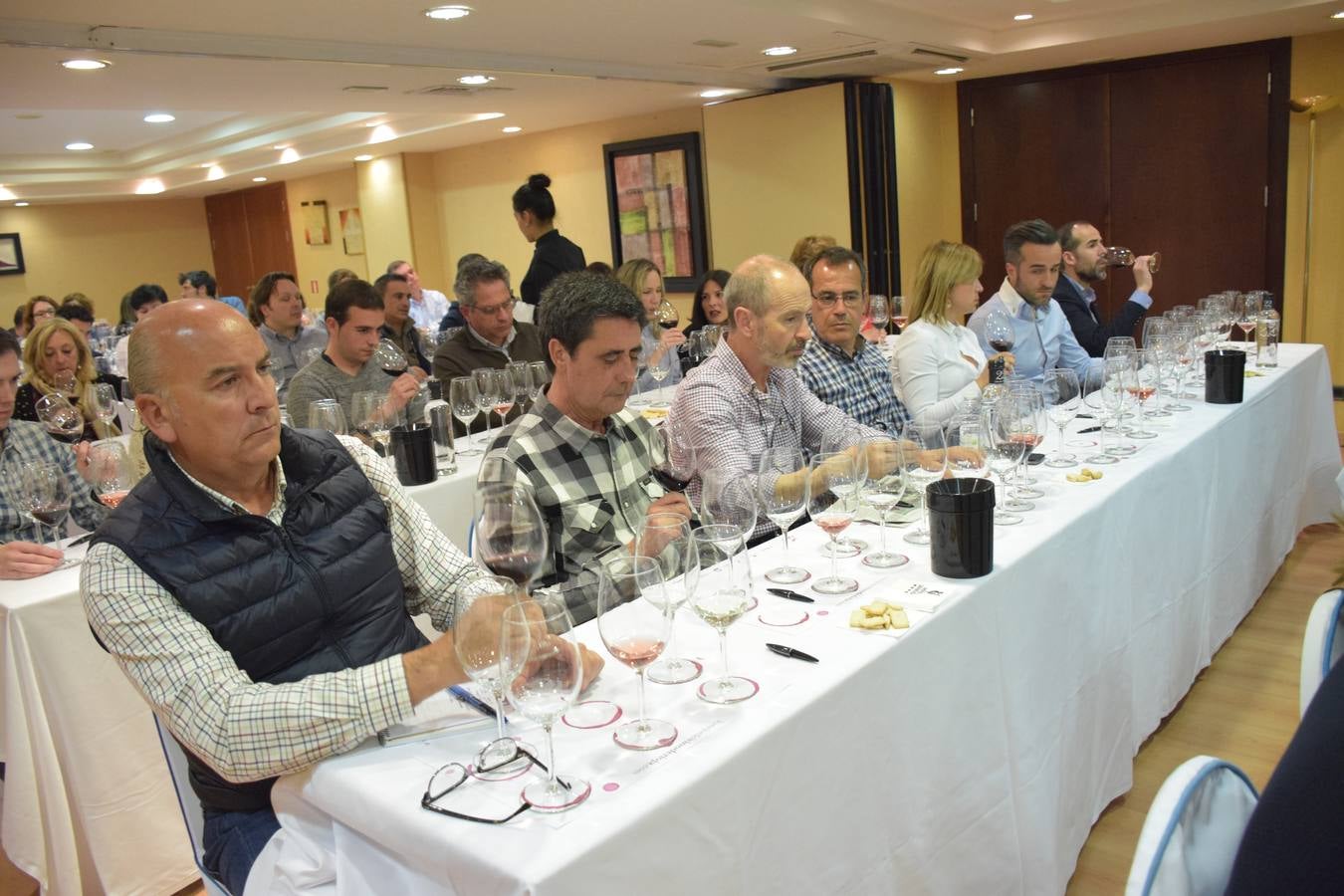 Félix Martínez, de Bodegas Martínez Corta, presentó sus vinos en el Club de Catas de lomejordelvinoderioja.com.