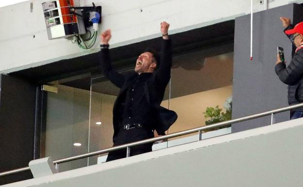 Diego Pablo Simeone celebra el pase a la final del Atlético a la final de la Europa League. 