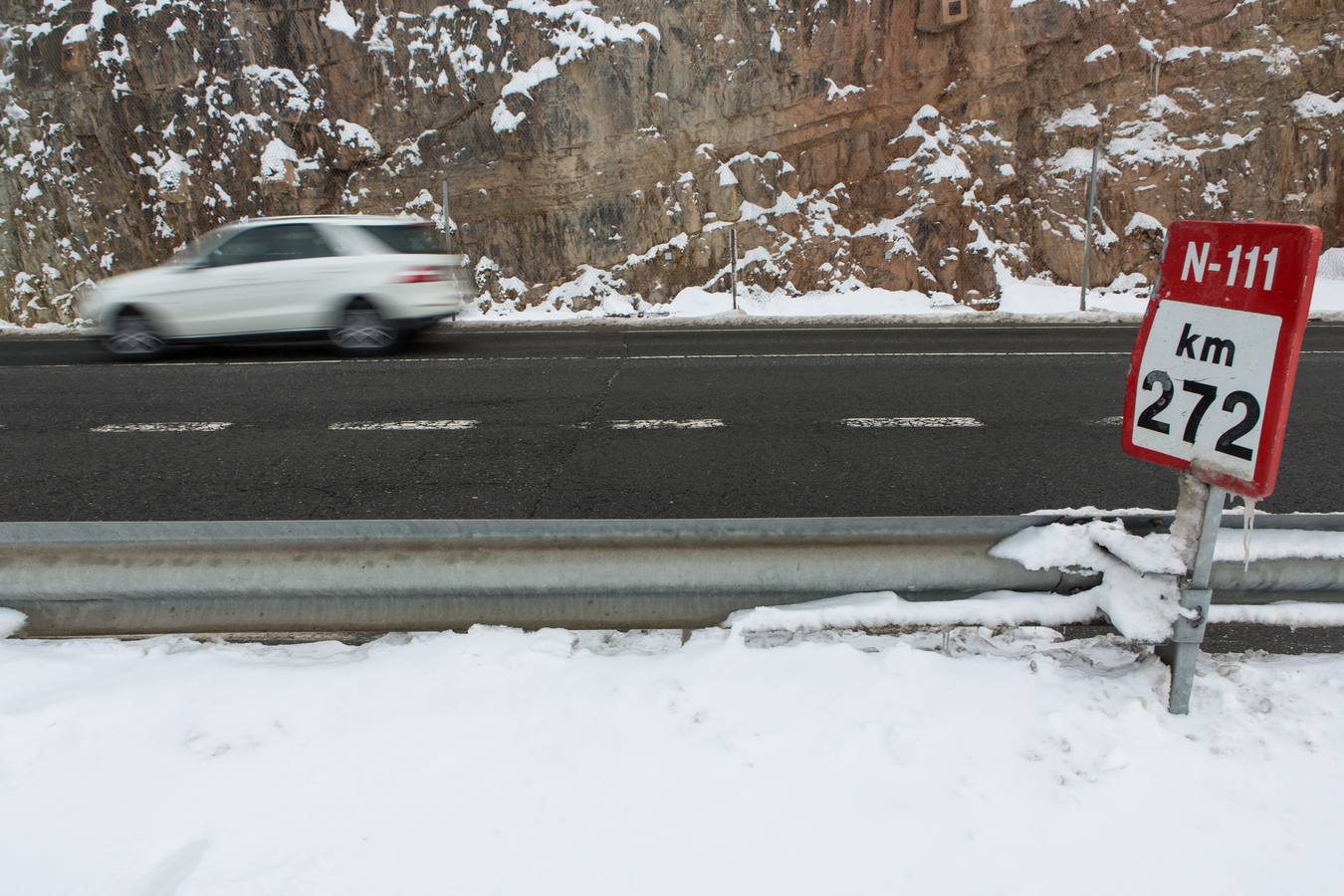 Carretera N-111 en las proximidades del embalse de Pajares.