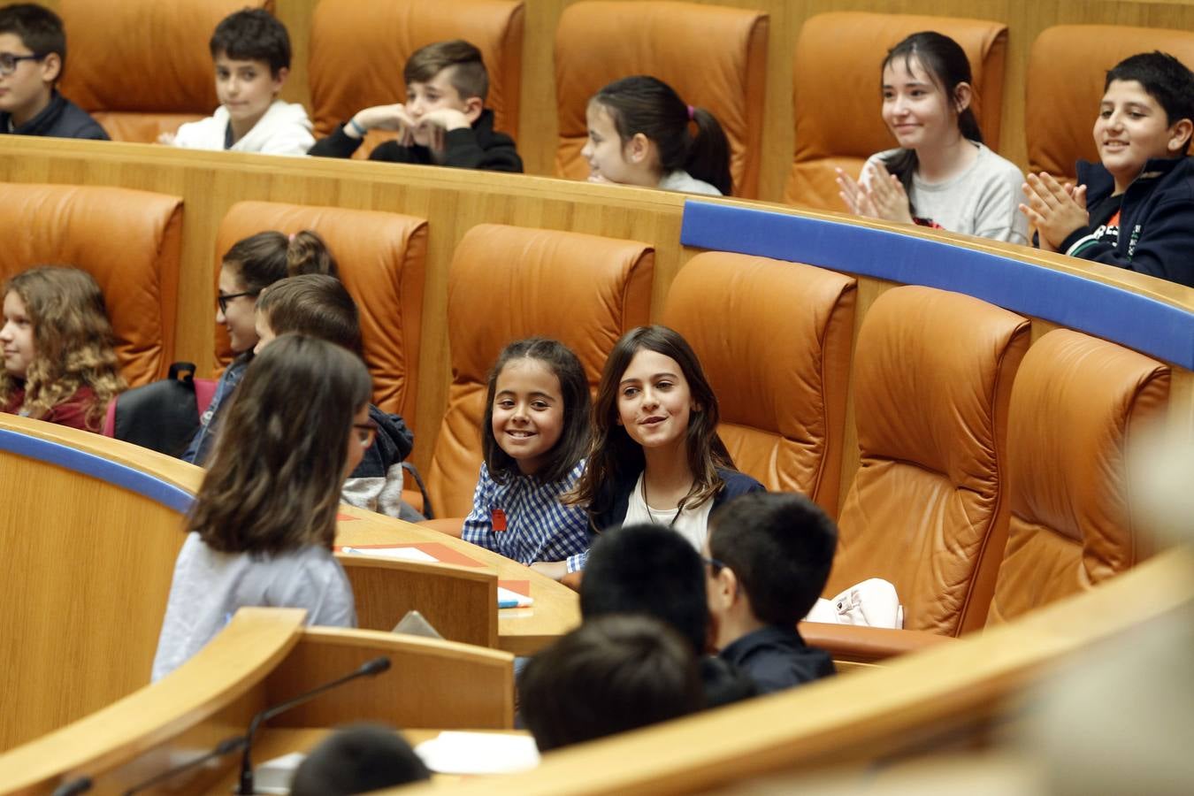 La presidenta del Parlamento de La Rioja, Ana Lourdes González, ha apelado hoy a la necesidad de trabajar en valores como la tolerancia, la compresión, el respeto y la convivencia para fomentar y aumentar la confianza. González ha presidido el Pleno infantil «Diputados por un día», organizada por Aldeas Infantiles y en la que han participado 44 alumnos de Haro y Moncalvillo, cita la agencia Efe en un comunicado.