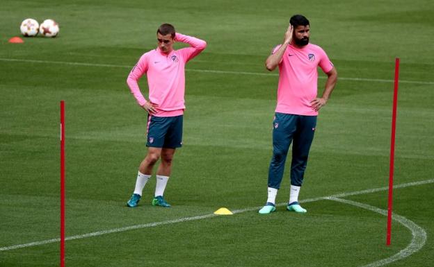 Griezmann y Diego Costa, entrenando este miércoles en el Metropolitano. 