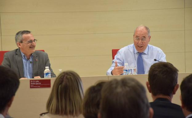 El rector de la UR, Julio Rubio junto al presidente de la Conferencia de Rectores de Universidades Españolas (CRUE), Roberto Fernández Díaz