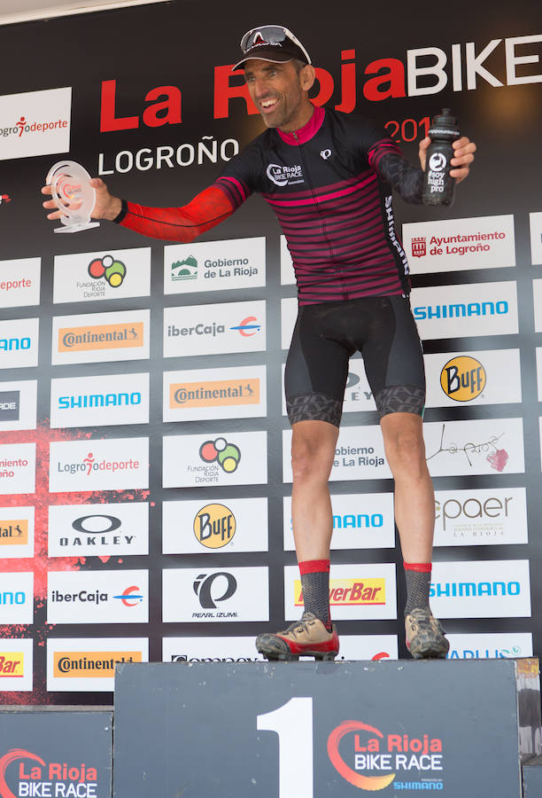 El corredor holandés Mathieu Van der Poel, uno de los ciclistas más polivalentes del pelotón internacional, ha sido hoy el vencedor de la primera etapa de La Rioja Bike Race. La carrera femenina no ha tenido más historia que el dominio de la favorita, Claudia Galicia.