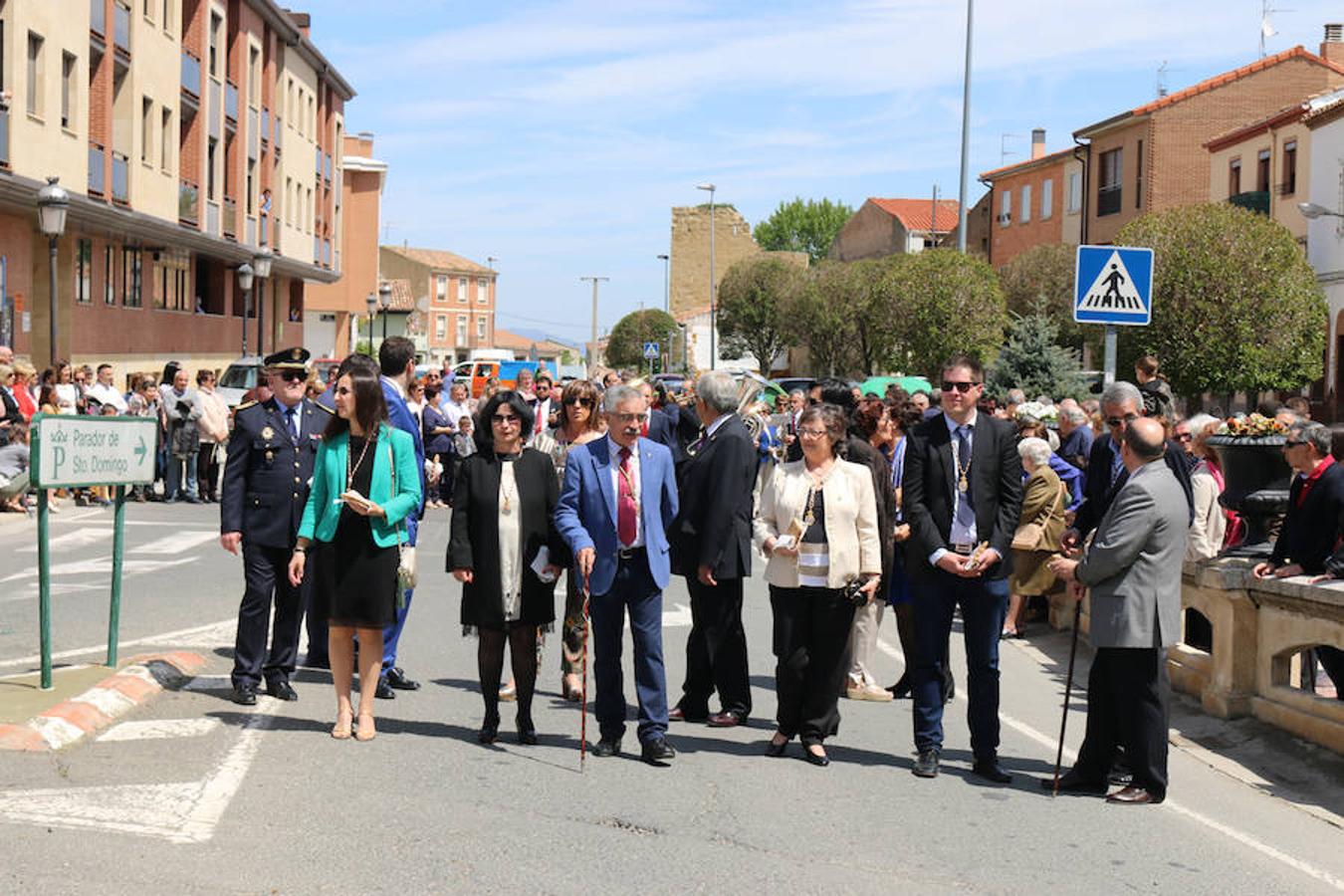 Segunda jornada de las fiestas del Santo con imágenes de la procesión de las doncellas, La Rueda y reparto de pan con cebolleta.