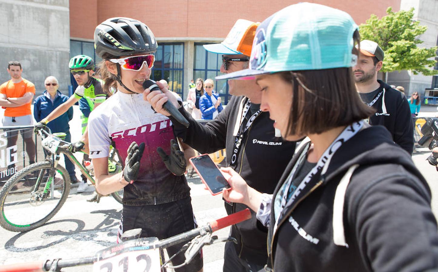 El corredor holandés Mathieu Van der Poel, uno de los ciclistas más polivalentes del pelotón internacional, ha sido hoy el vencedor de la primera etapa de La Rioja Bike Race. La carrera femenina no ha tenido más historia que el dominio de la favorita, Claudia Galicia.