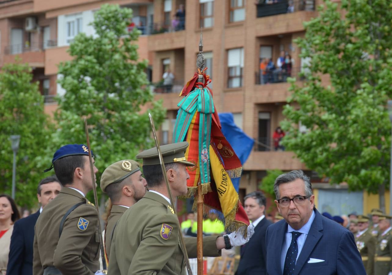 Más de 400 riojanos juraron bandera en Calahorra en una ceremonia marcada por la lluvia