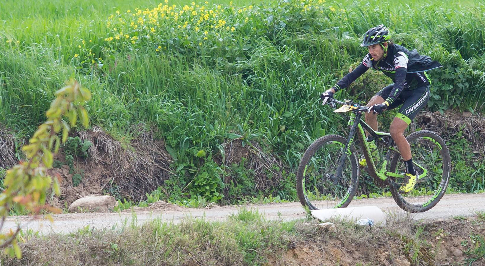 Los ciclistas pasaron también por Sojuela.