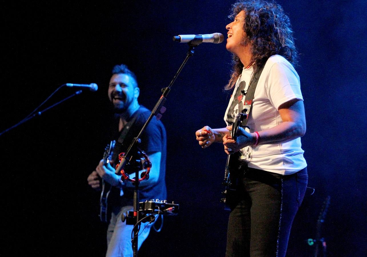La cantante canaria presentó ayer su nuevo disco en Riojafórum.