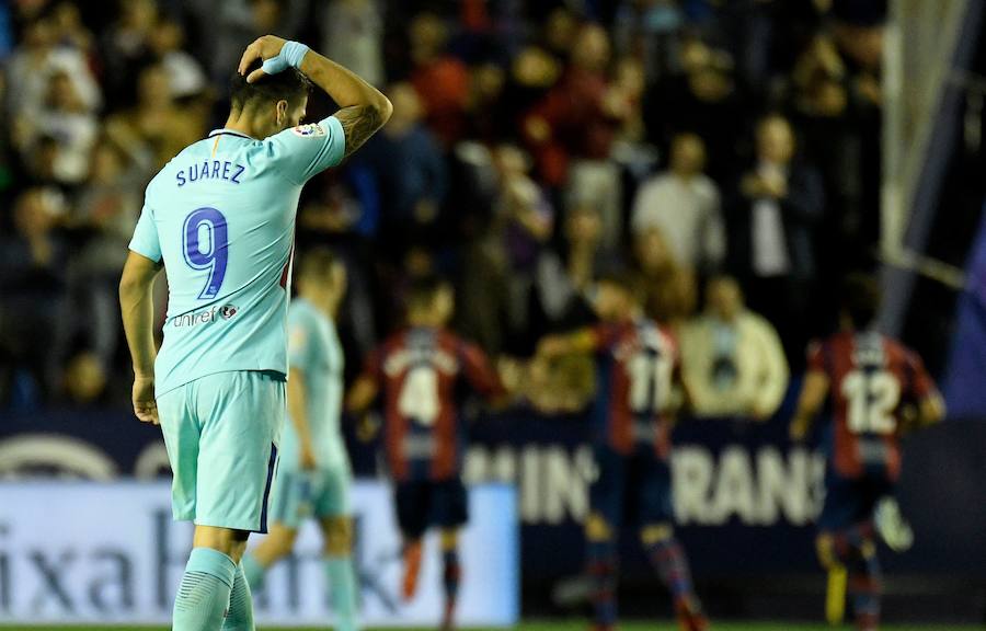 El Barça perdió la imbatibilidad en el Ciutat de Valencia a pesar del hat-trick de Coutinho y el penalti transformado por Suárez. Con esta victoria, el Levante acumula cinco consecutivas en casa 