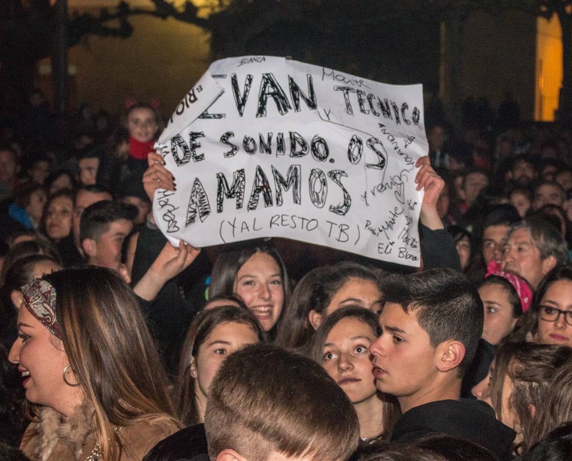 Efecto pasillo ofreció un concierto en la medianoche del sábado, en la plaza de España de Santo Domingo de la Calzada