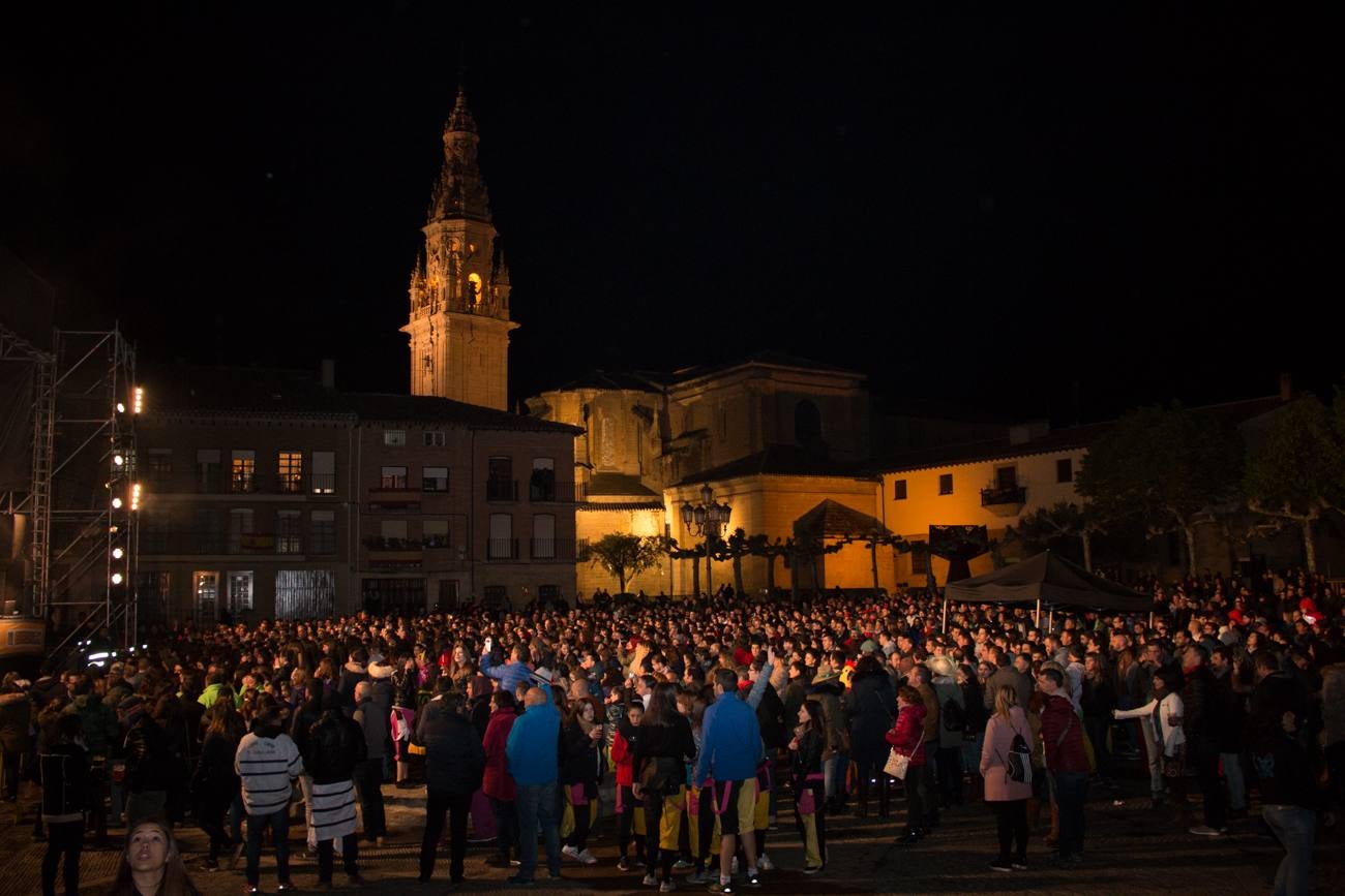 Efecto pasillo ofreció un concierto en la medianoche del sábado, en la plaza de España de Santo Domingo de la Calzada