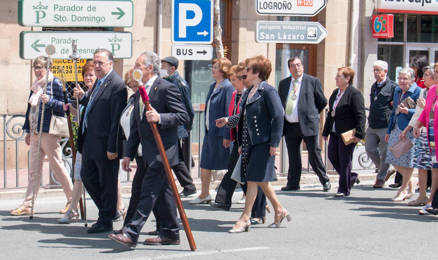 La úlltima jornada de las fiestas de Santo Domingo esuvieron marcadas por la procesión de San Isidro y por elreparto de rosquillas y moscatel a cargo del Ayuntamiento.