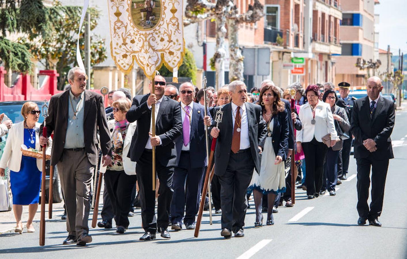 La úlltima jornada de las fiestas de Santo Domingo esuvieron marcadas por la procesión de San Isidro y por elreparto de rosquillas y moscatel a cargo del Ayuntamiento.