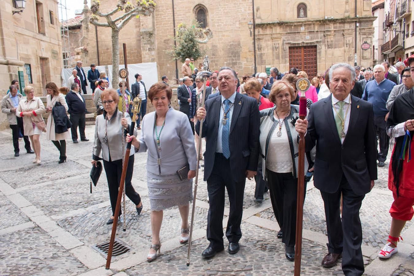 La úlltima jornada de las fiestas de Santo Domingo esuvieron marcadas por la procesión de San Isidro y por elreparto de rosquillas y moscatel a cargo del Ayuntamiento.