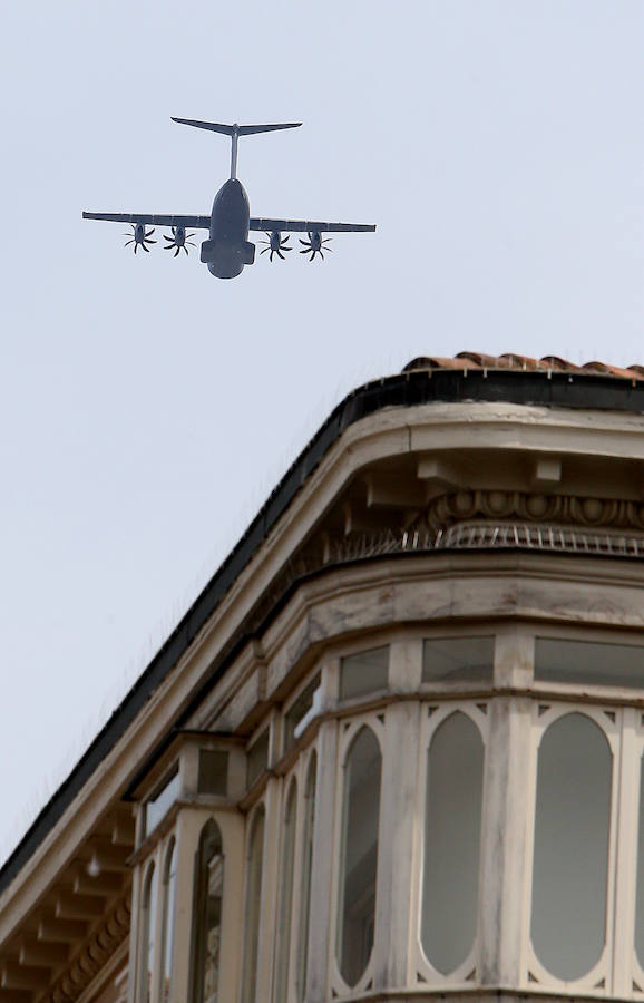 Otra pasada por encima de Logroño. Más bien unas cuantas con aviones de todos los tipos que siguen tomándole la medida a la ciudad. Normal que pasen tantas veces, porque a esa velocidad la capital riojana se desvanece en un pestañeo.