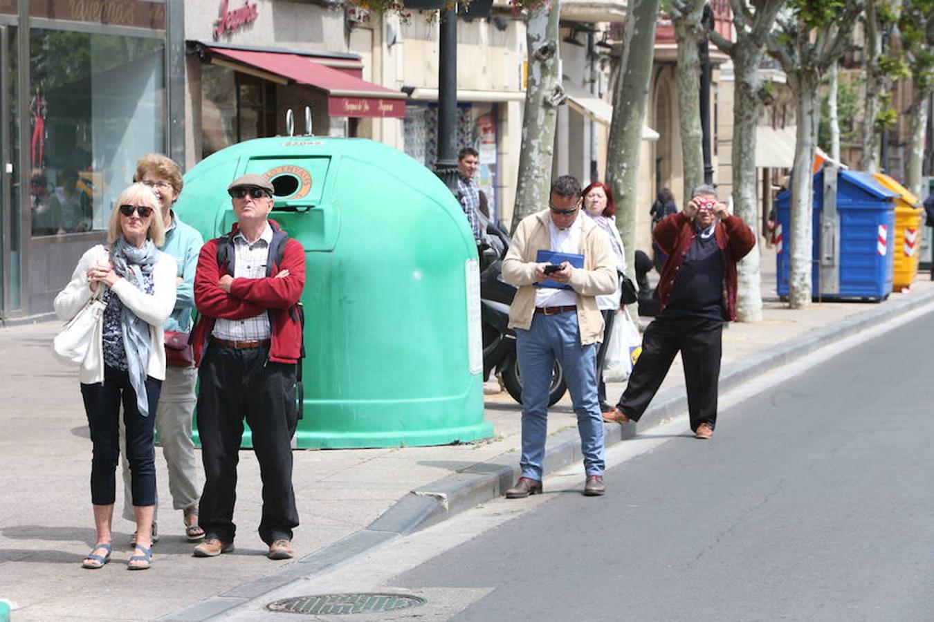 Otra pasada por encima de Logroño. Más bien unas cuantas con aviones de todos los tipos que siguen tomándole la medida a la ciudad. Normal que pasen tantas veces, porque a esa velocidad la capital riojana se desvanece en un pestañeo.