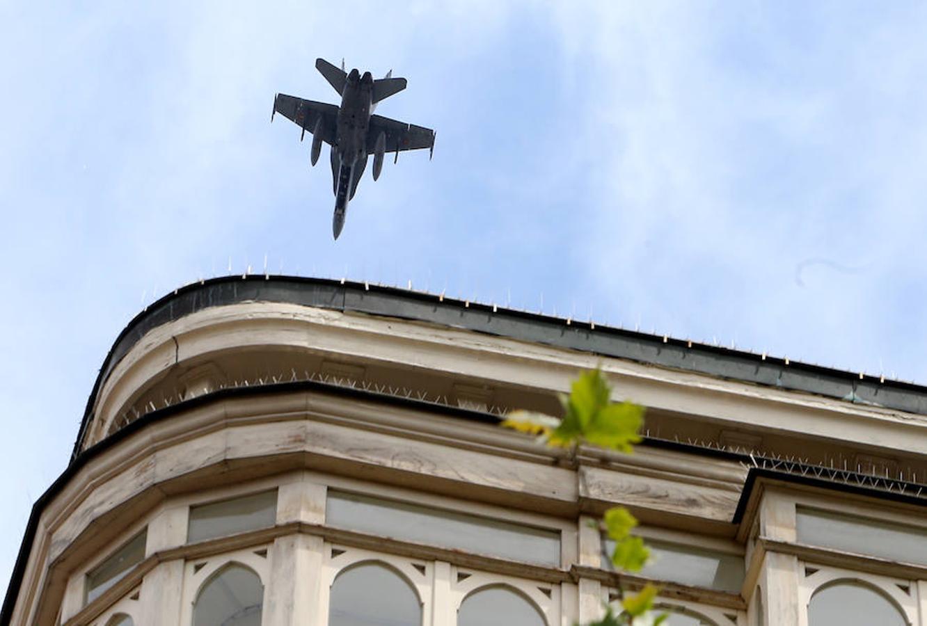 Otra pasada por encima de Logroño. Más bien unas cuantas con aviones de todos los tipos que siguen tomándole la medida a la ciudad. Normal que pasen tantas veces, porque a esa velocidad la capital riojana se desvanece en un pestañeo.