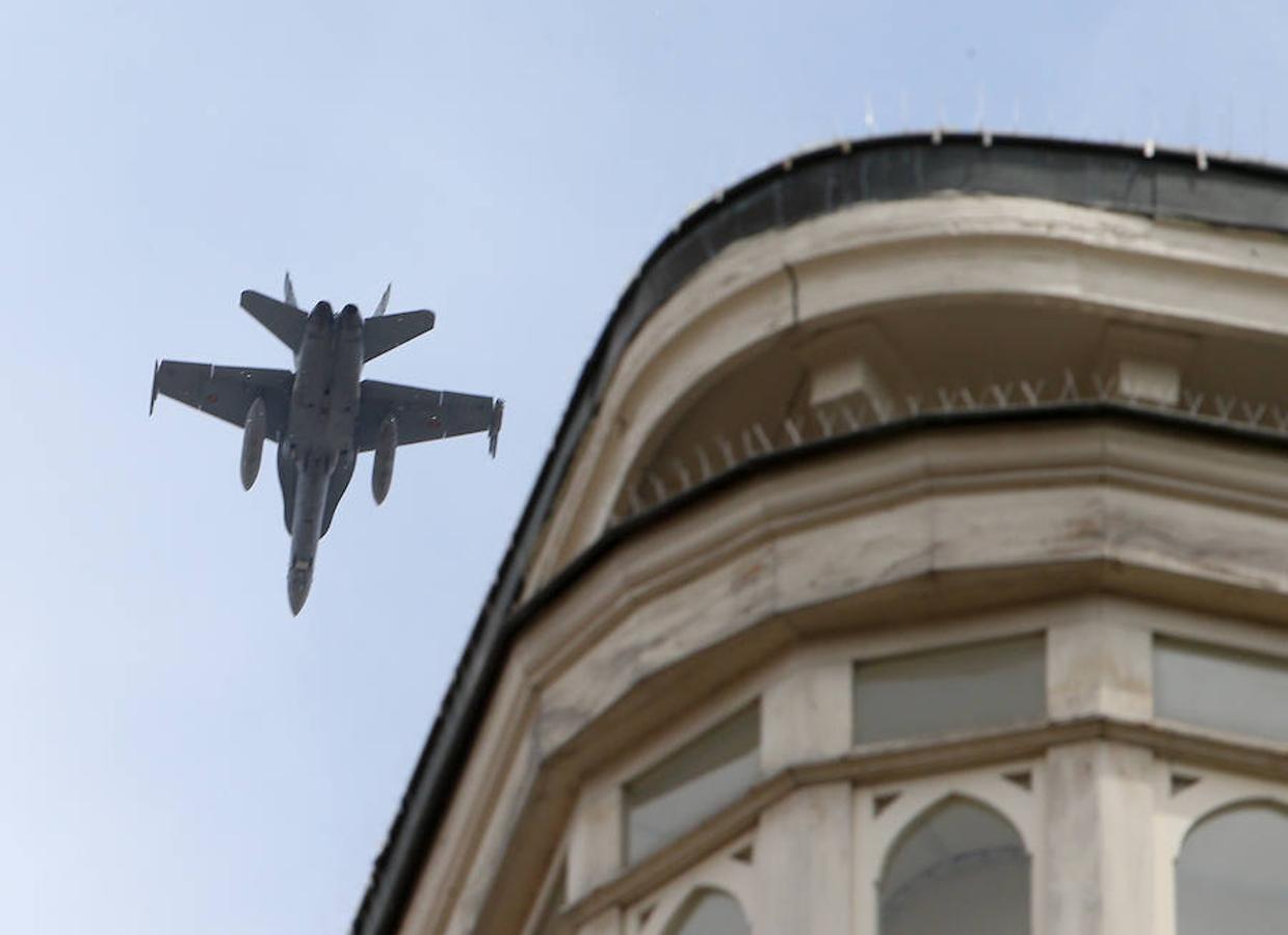 Otra pasada por encima de Logroño. Más bien unas cuantas con aviones de todos los tipos que siguen tomándole la medida a la ciudad. Normal que pasen tantas veces, porque a esa velocidad la capital riojana se desvanece en un pestañeo.