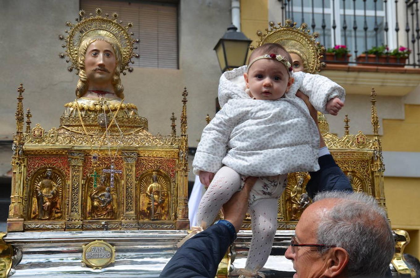 La procesión de San Isidro en Calahorra ha representado uno de los actos más emblemáticos de la celebración del patrón de los agricultores. No han faltado ruegos para una fecunda cosecha en la huerta local.