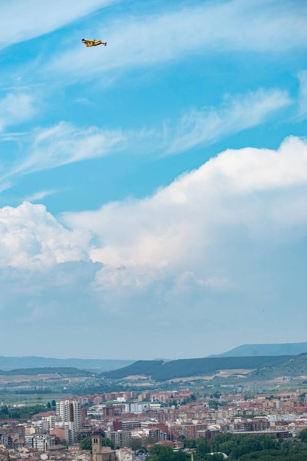 Una quincena de aviones ensayan sobre el cielo de Logroño para el Día de las Fuerzas Armadas