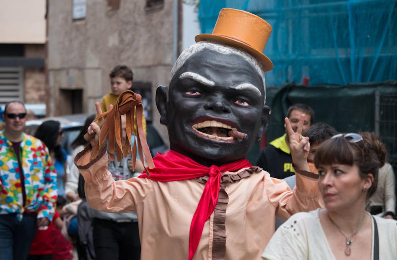 Inicio de las fiestas de Santa Bárbara, en Ezcaray, que se prolongarán hasta el próximo martes y que tendrán en las tradicionales 'vueltas', todos los días, su acto principal.