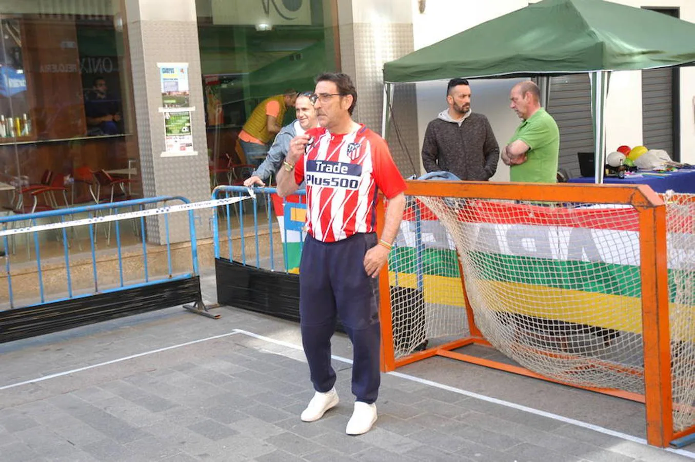 Arnedo ha celebrado esta mañana la II feria de asociaciones en la Puerta Munillo de Arnedo con la asistencia de 30 puestos.