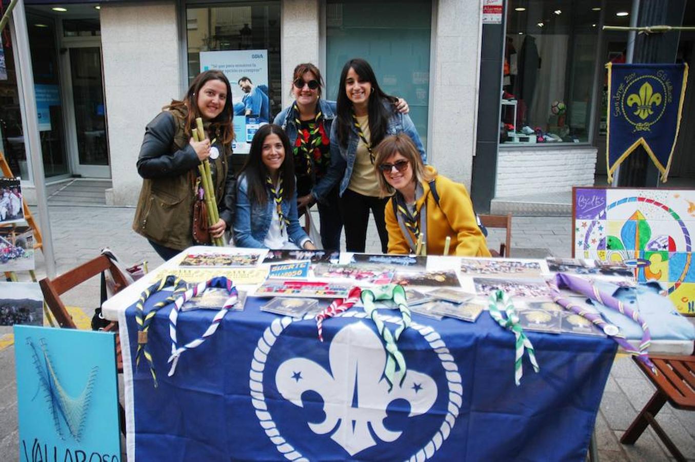 Arnedo ha celebrado esta mañana la II feria de asociaciones en la Puerta Munillo de Arnedo con la asistencia de 30 puestos.