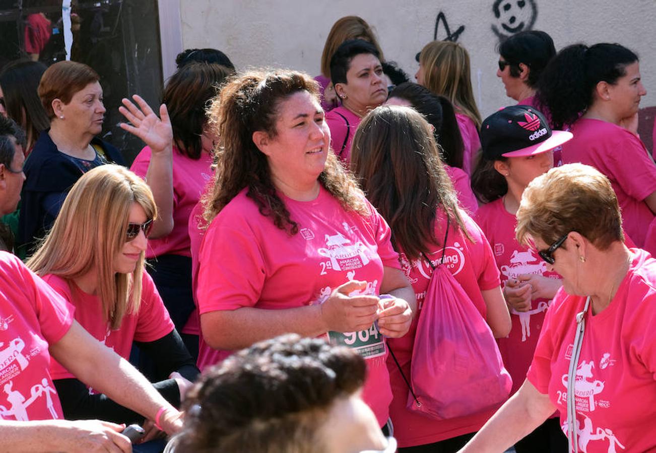 Lardero ha albergado una nueva edición de la Carrera de la Mujer en la que ha participado más de un millar de personas. La prueba, en favor de la Asociación Española Contra el Cáncer, habilita los donativos para la investigación médica contra la enfermedad.