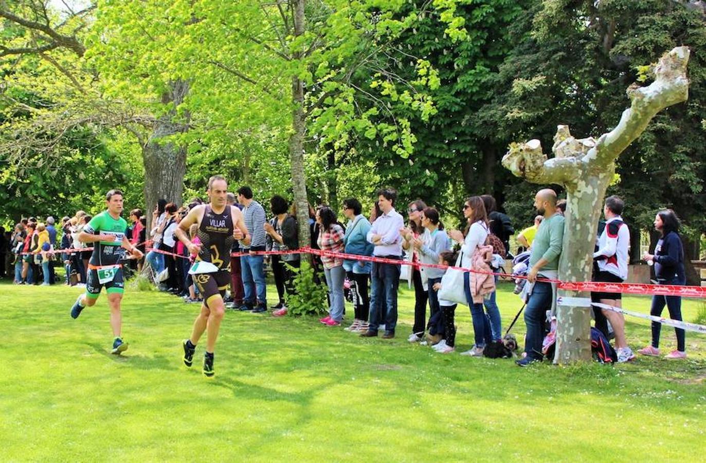 Imágenes correspondientes al Duatlón Cross Carrasquedo que se ha celebrao en Grañón y que ha sido valedero para el Campeonato de La Rioja de la modalidad. El día ha sido óptimo para la celebración de la prueba deportiva sobre un trazado de 6km-22km y 3km.