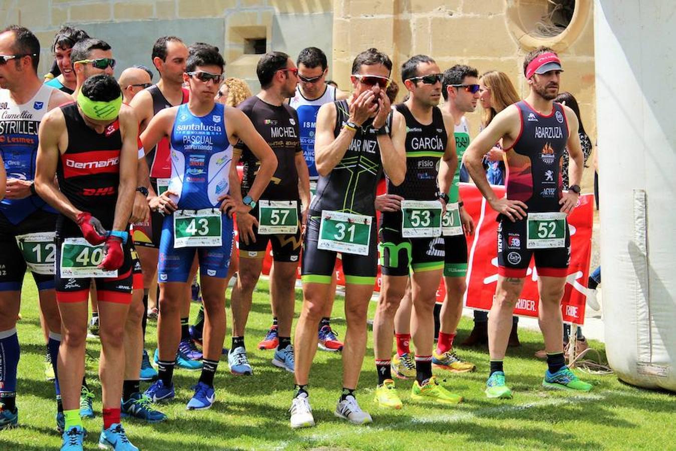 Imágenes correspondientes al Duatlón Cross Carrasquedo que se ha celebrao en Grañón y que ha sido valedero para el Campeonato de La Rioja de la modalidad. El día ha sido óptimo para la celebración de la prueba deportiva sobre un trazado de 6km-22km y 3km.