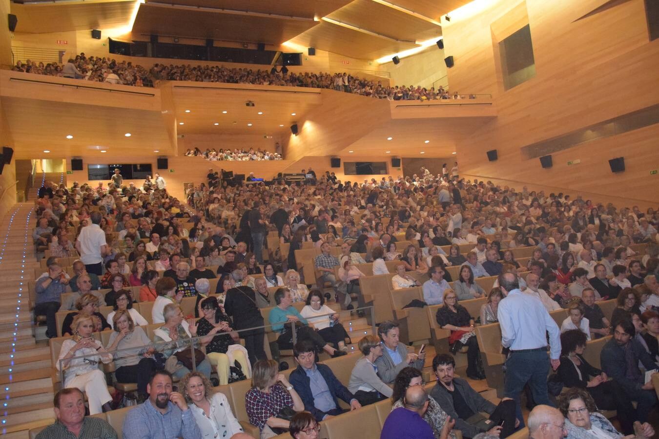 Fotos: Serrat encandila al público de Logroño