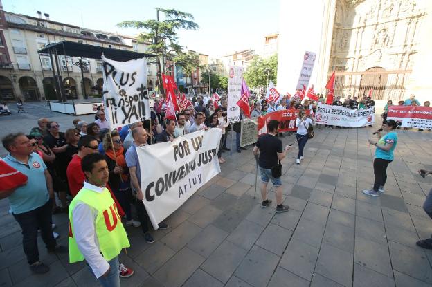 UGT Y CCOO PIDEN SALARIOS DIGNOS Y NEGOCIACIÓN COLECTIVA 