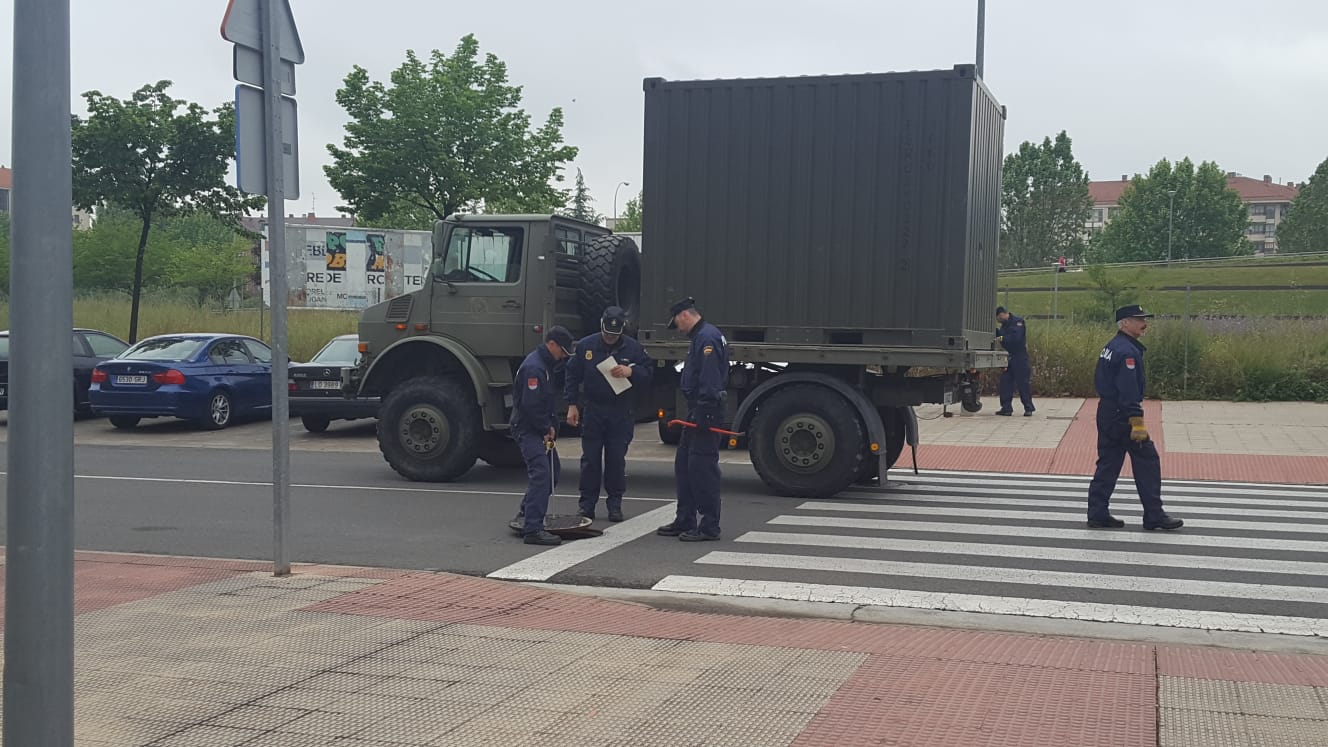 La plaza Picos de Urbión se prepara para el Día de las Fuerzas Armadas