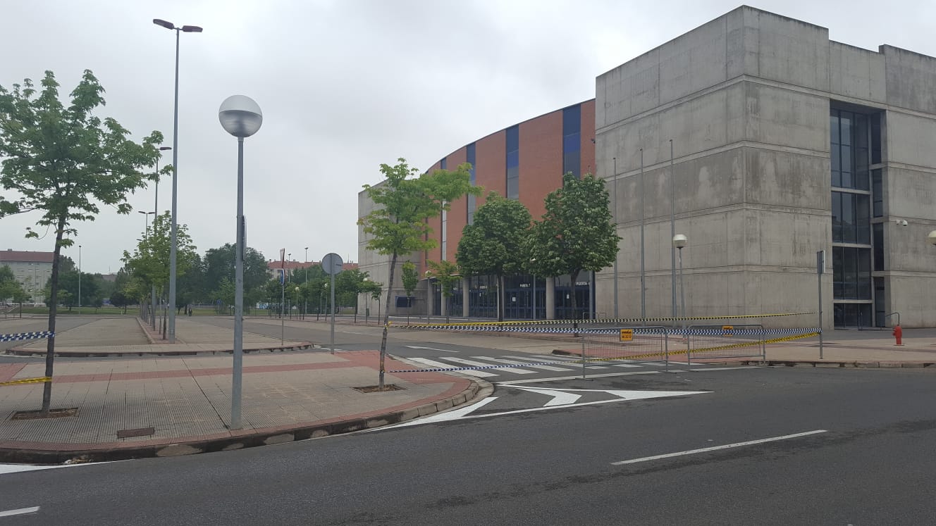 La plaza Picos de Urbión se prepara para el Día de las Fuerzas Armadas