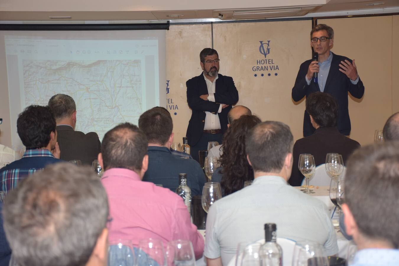 Etienne Cordonnier, bodeguero y Jesús Madrazo, enólogo, presntaron el proyecto Viña Leizaola en el Club de Catas de lomejordelvinoderioja.com
