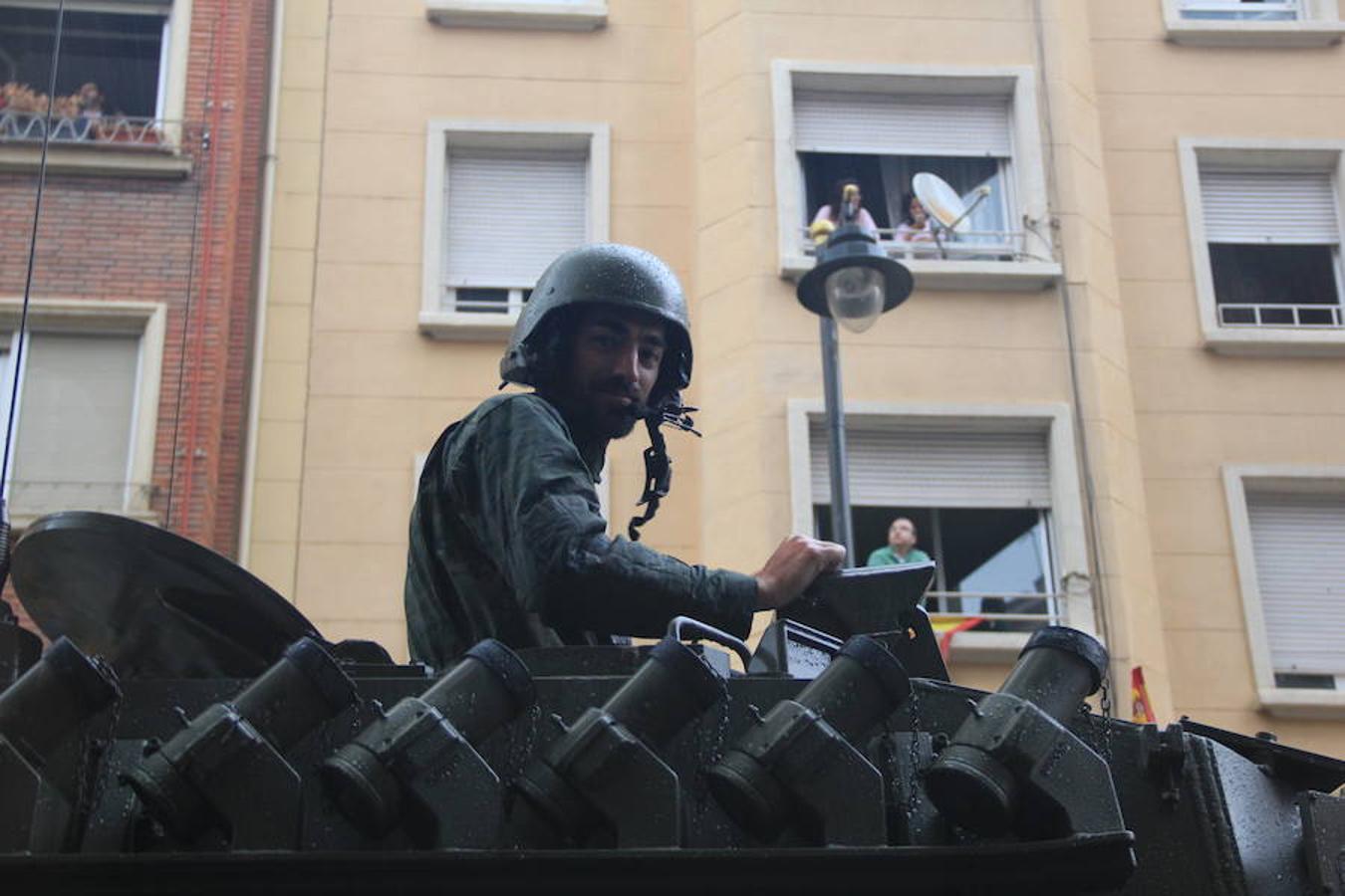 Tan contentos en Logroño con el desfile de las Fuerzas Armadas como contentos tienen que estar a la inversa por la magnífica respuesta del público. La respuesta no pudo ser más contundente porque las calles se abarrotaron desde primera hora.