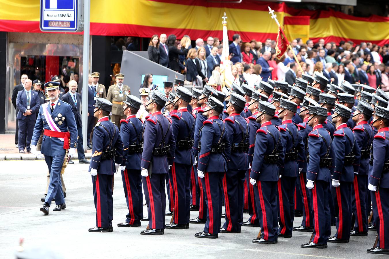 Los Reyes de España presidieron en Logroño el Desfile del Día de las Fuezas Armadas, en el que participaron hasta 2.678 militares.