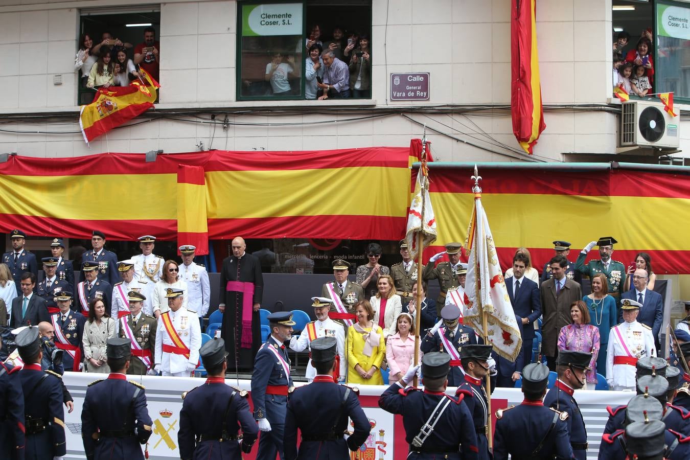 Los Reyes de España presidieron en Logroño el Desfile del Día de las Fuezas Armadas, en el que participaron hasta 2.678 militares.