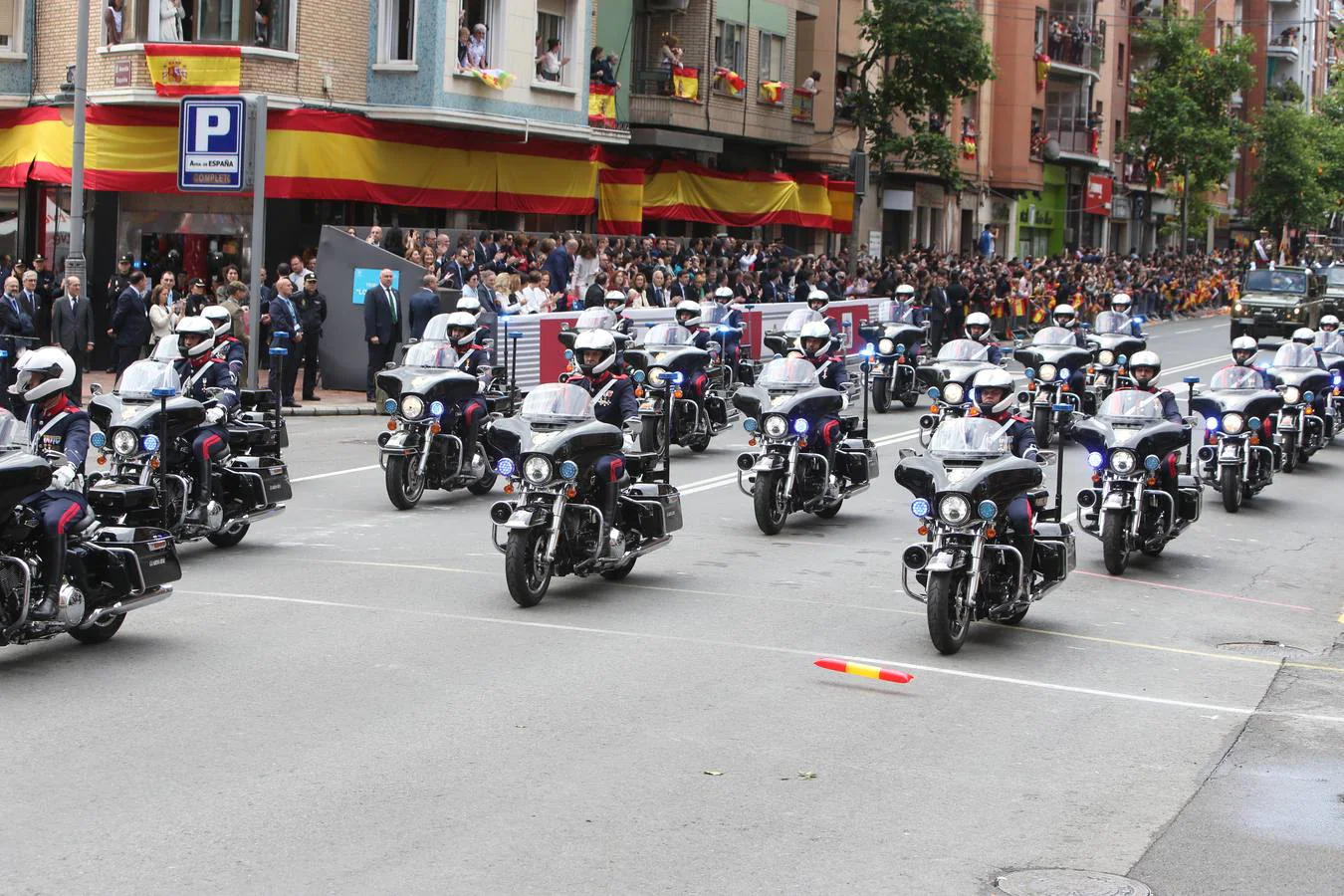 Los Reyes de España presidieron en Logroño el Desfile del Día de las Fuezas Armadas, en el que participaron hasta 2.678 militares.