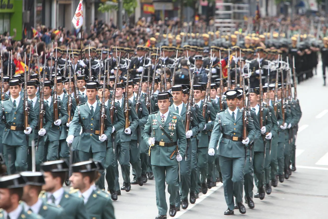 Los Reyes de España presidieron en Logroño el Desfile del Día de las Fuezas Armadas, en el que participaron hasta 2.678 militares.