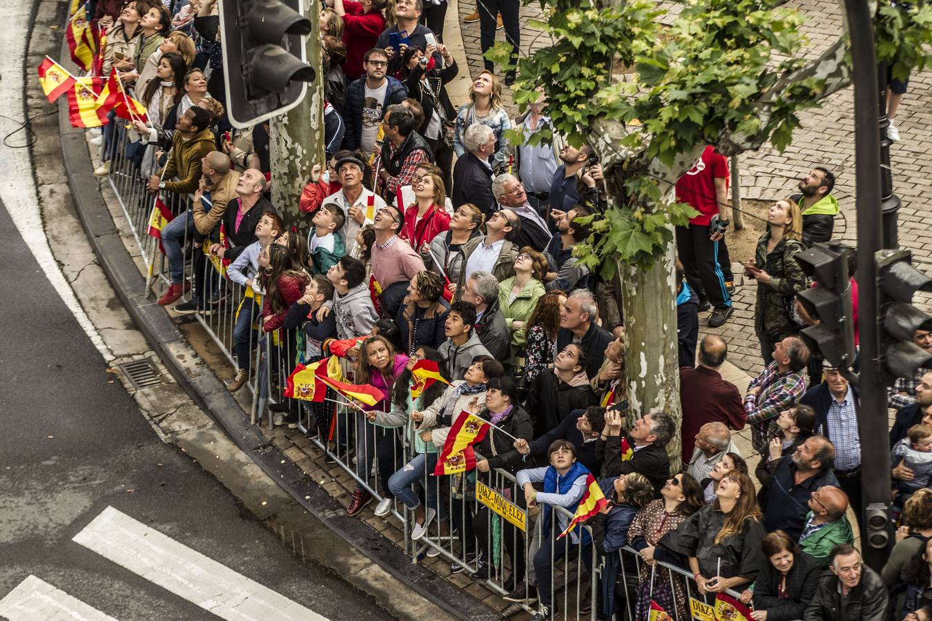 Los Reyes de España presidieron en Logroño el Desfile del Día de las Fuezas Armadas, que reunió a miles de asistentes.