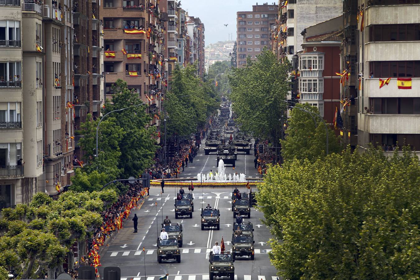 Los Reyes de España presidieron en Logroño el Desfile del Día de las Fuezas Armadas, que reunió a miles de asistentes.