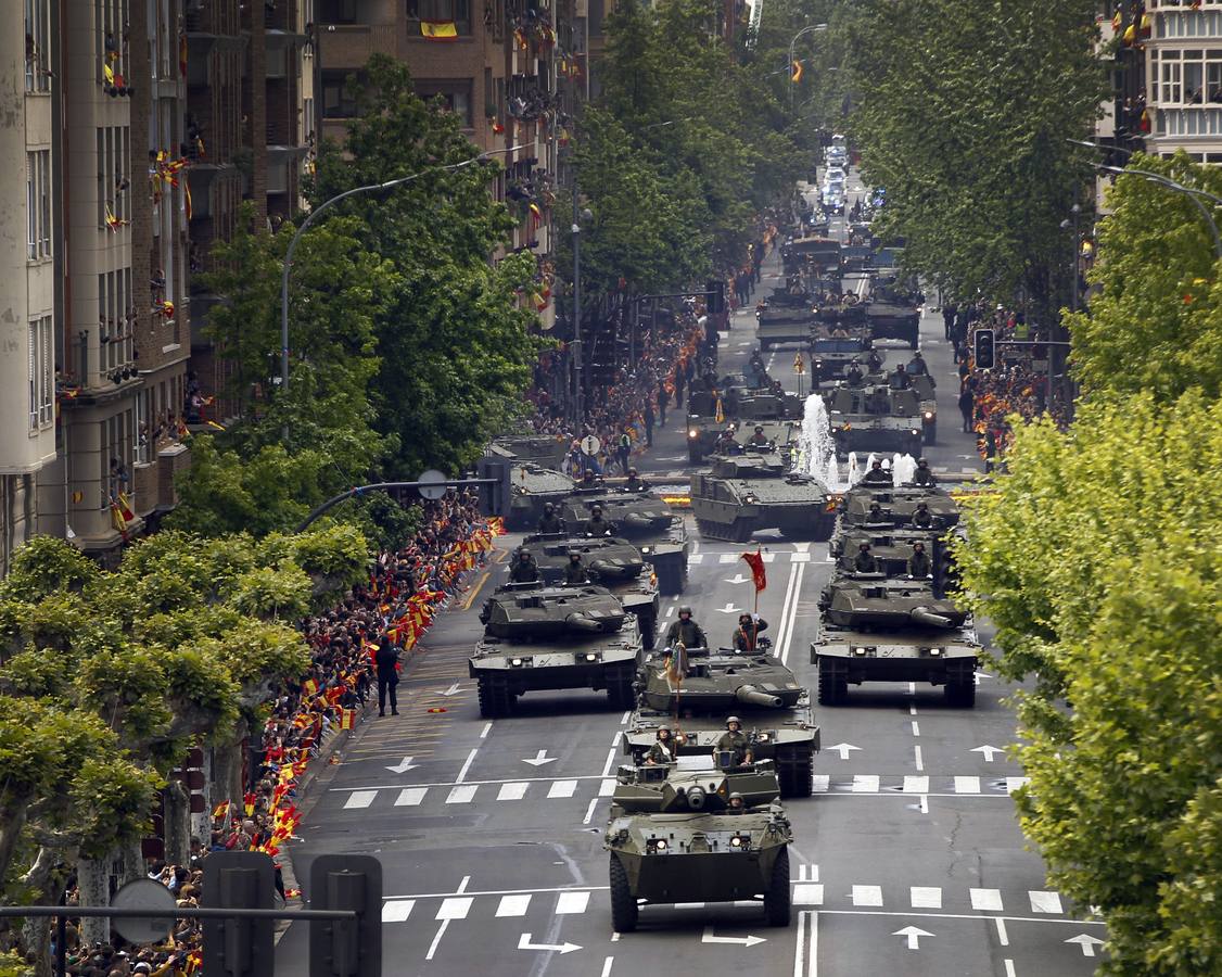 Los Reyes de España presidieron en Logroño el Desfile del Día de las Fuezas Armadas, que reunió a miles de asistentes.