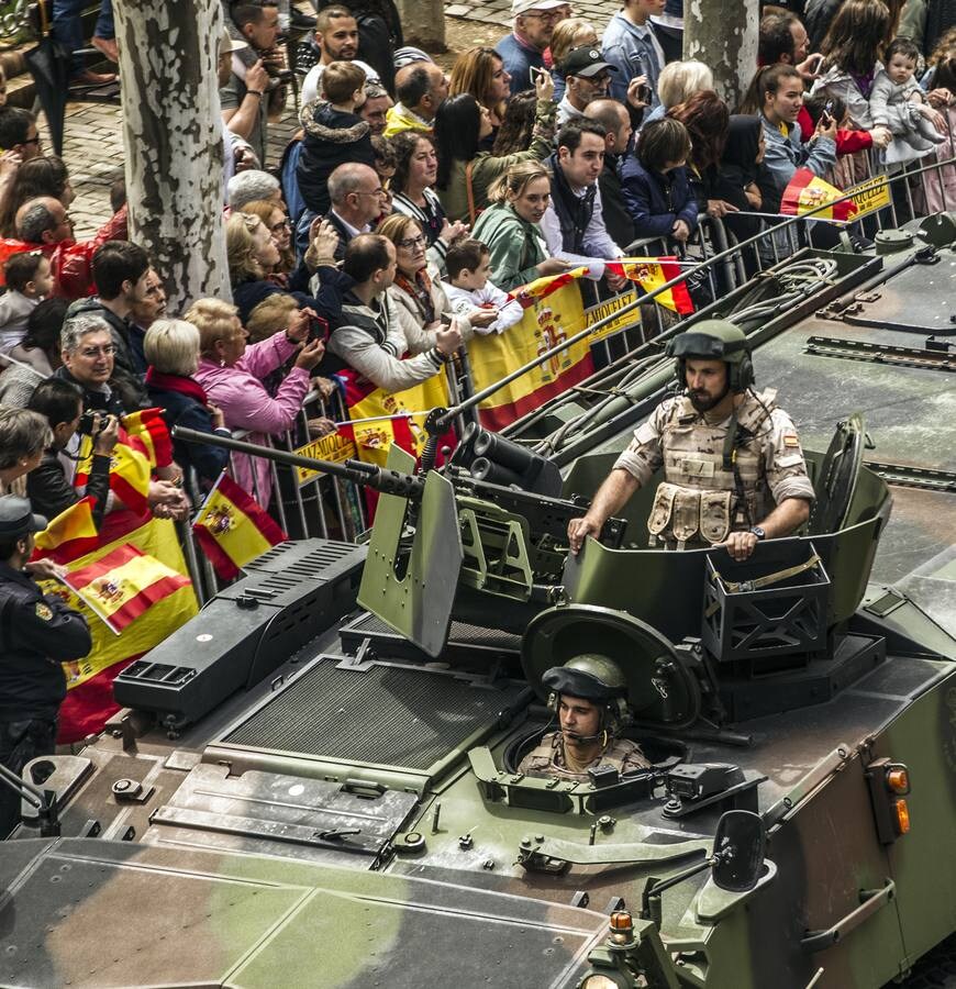 Los Reyes de España presidieron en Logroño el Desfile del Día de las Fuezas Armadas, que reunió a miles de asistentes.