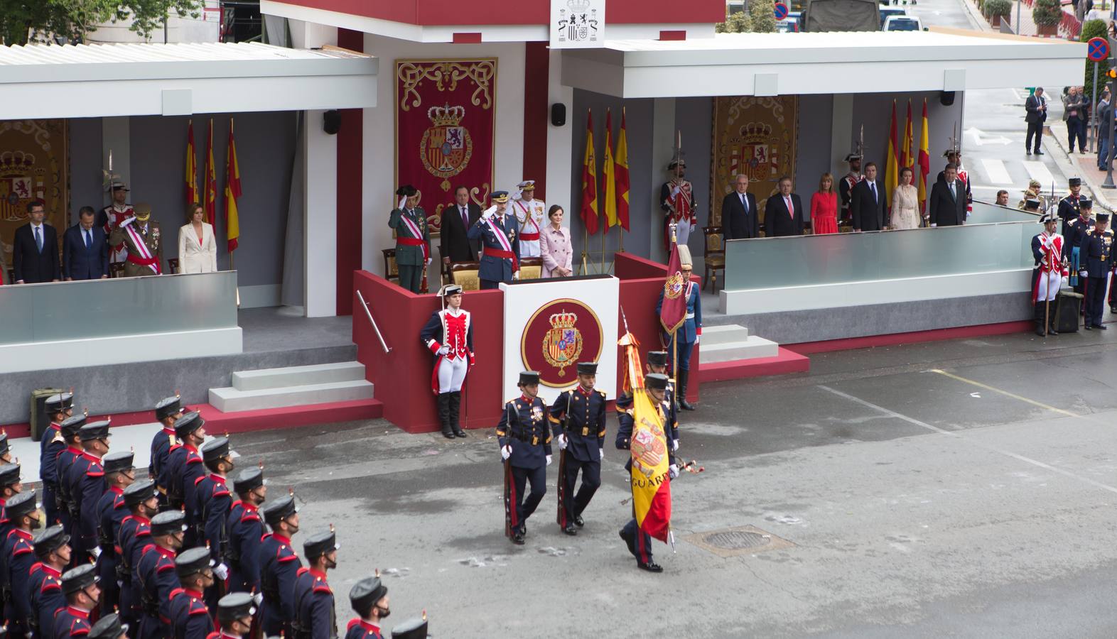 Emocionante Desfile del Día de las Fuerzas Armadas, que concgregó en Logroño a miles de personas.