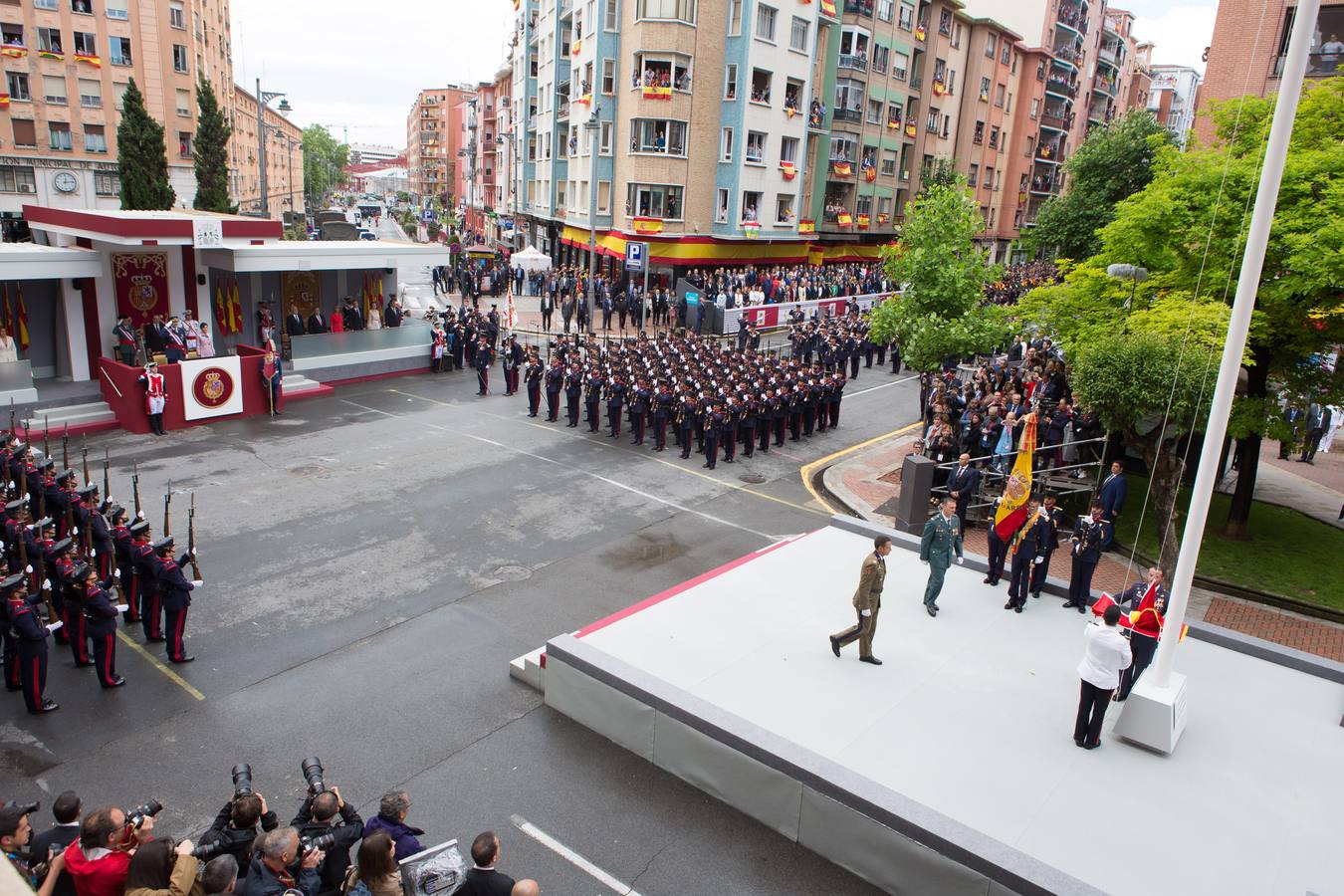 Emocionante Desfile del Día de las Fuerzas Armadas, que concgregó en Logroño a miles de personas.