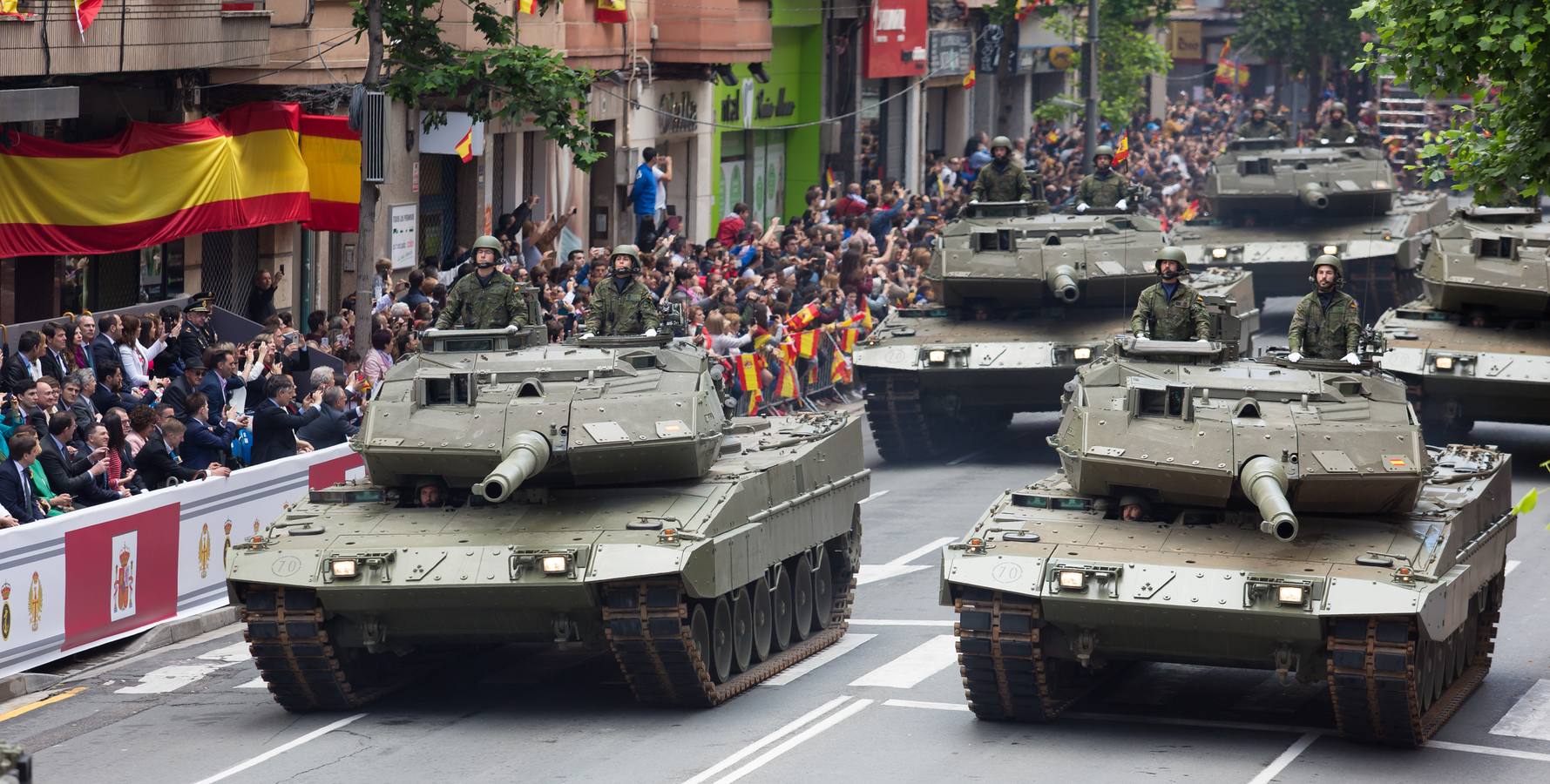 Emocionante Desfile del Día de las Fuerzas Armadas, que concgregó en Logroño a miles de personas.