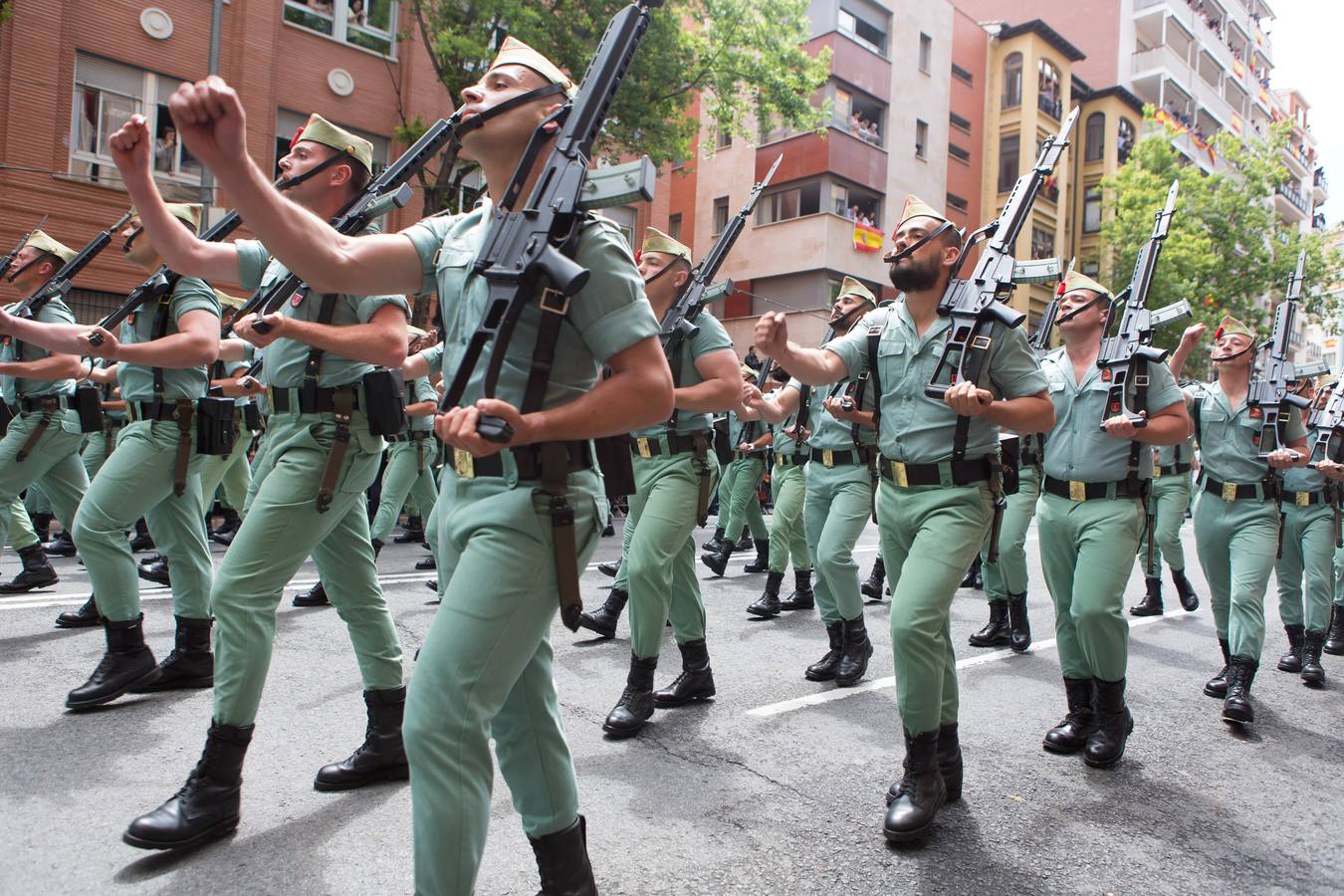 Emocionante Desfile del Día de las Fuerzas Armadas, que concgregó en Logroño a miles de personas.